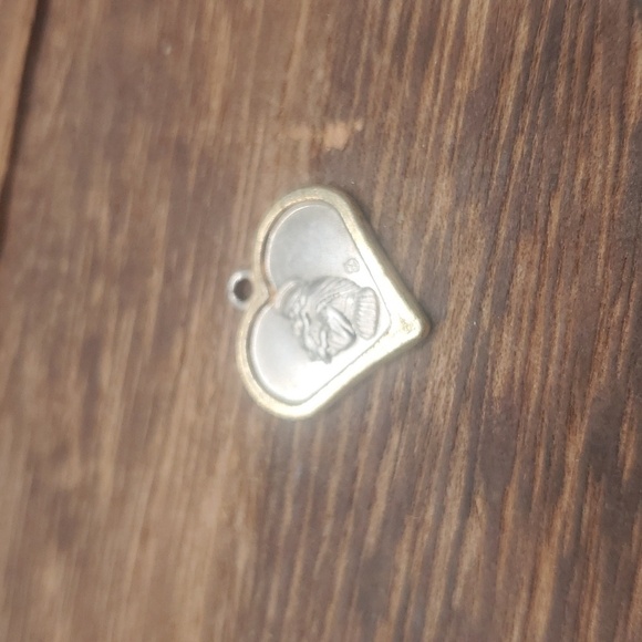 Saints religious heart pendant - Picture 2 of 2